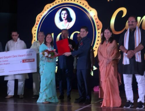 Bharti Singh Chauhan Founder of PraveenLata Sansthan awarded with First MGD Award by Erst Royal Family of Jaipur